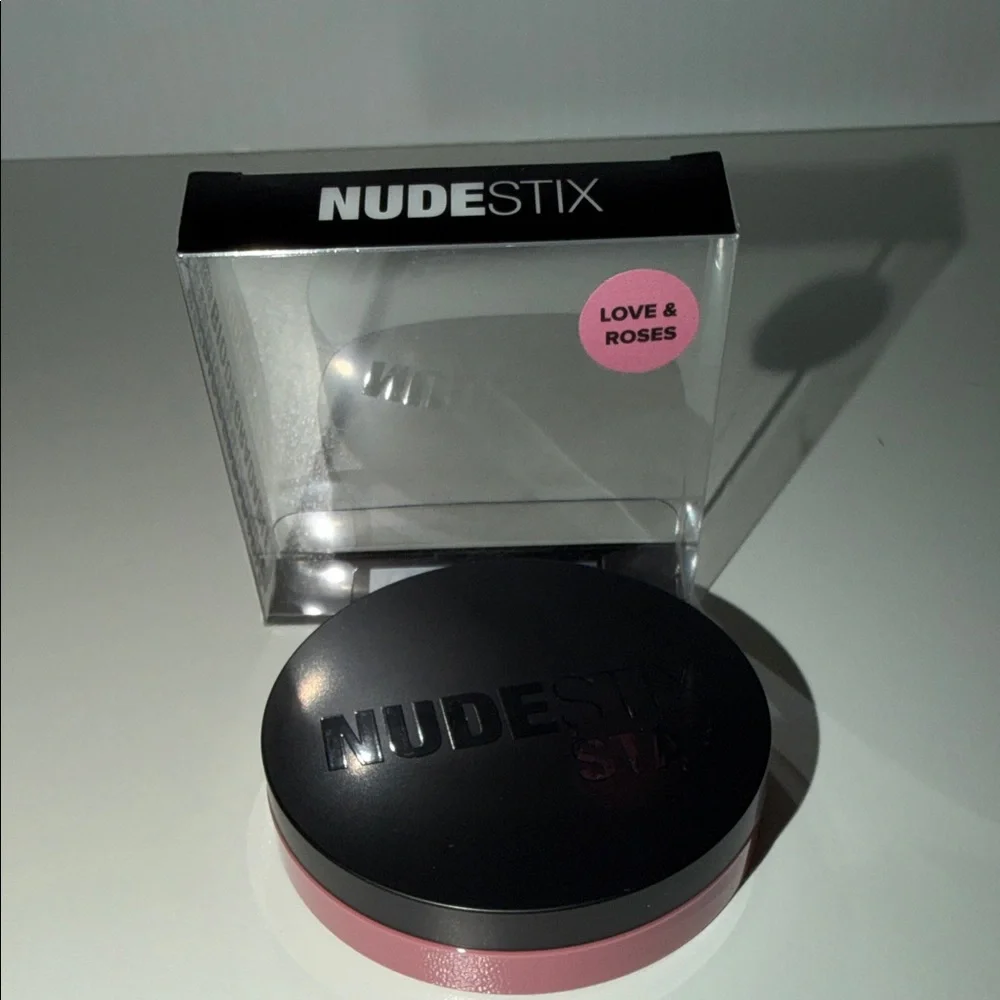 NUDESTIX Love & Roses Blush Compact Brand New in box